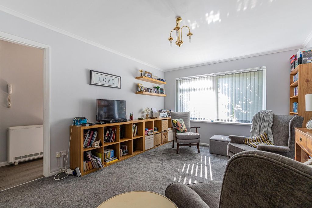 Property photo 2 of 13 8 Marion Court-10.Jpg