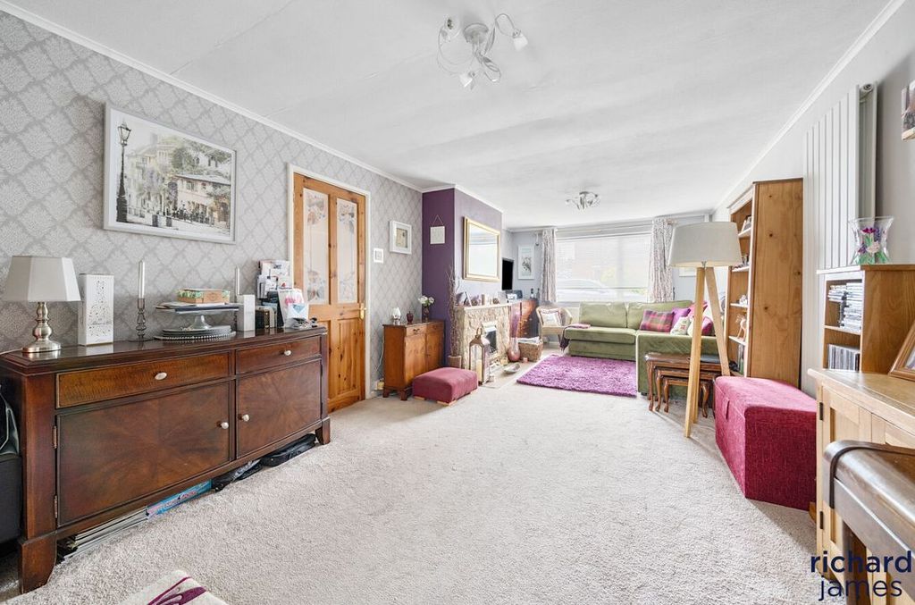 Property photo 2 of 21 06Bdd264595644F892d7Af084972237F