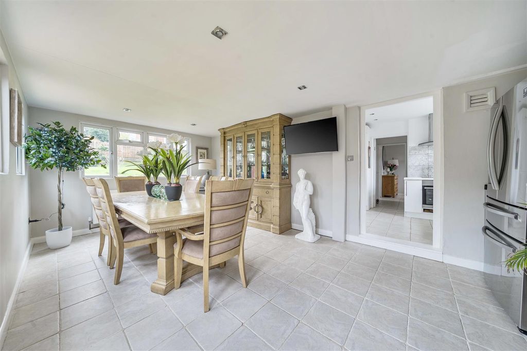 Property photo 3 of 31 Dining Room