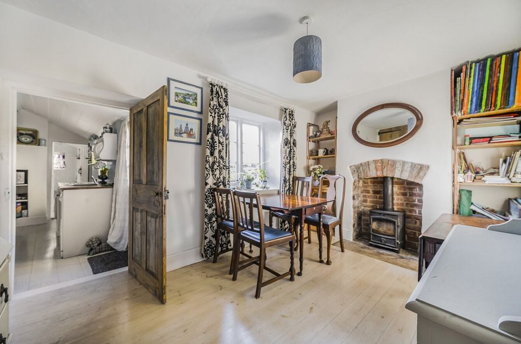 Property photo 3 of 17 Tiverton Seddons