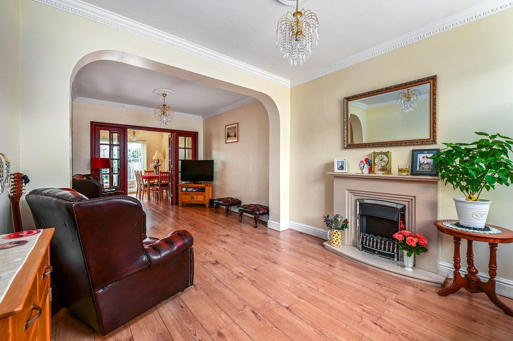 Property photo 2 of 16 Picture No. 11