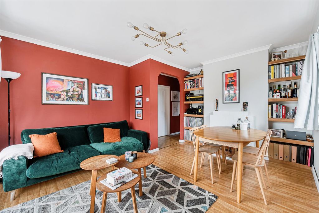 Property photo 1 of 10 405 Uxbridge Road-5.Jpg