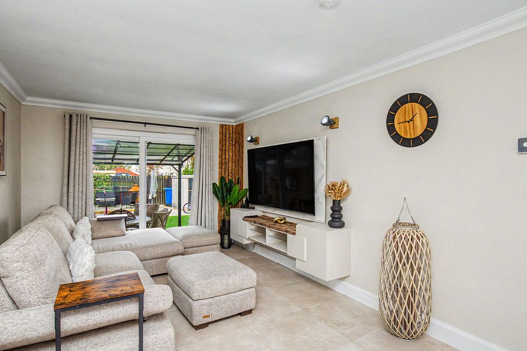 Property photo 2 of 23