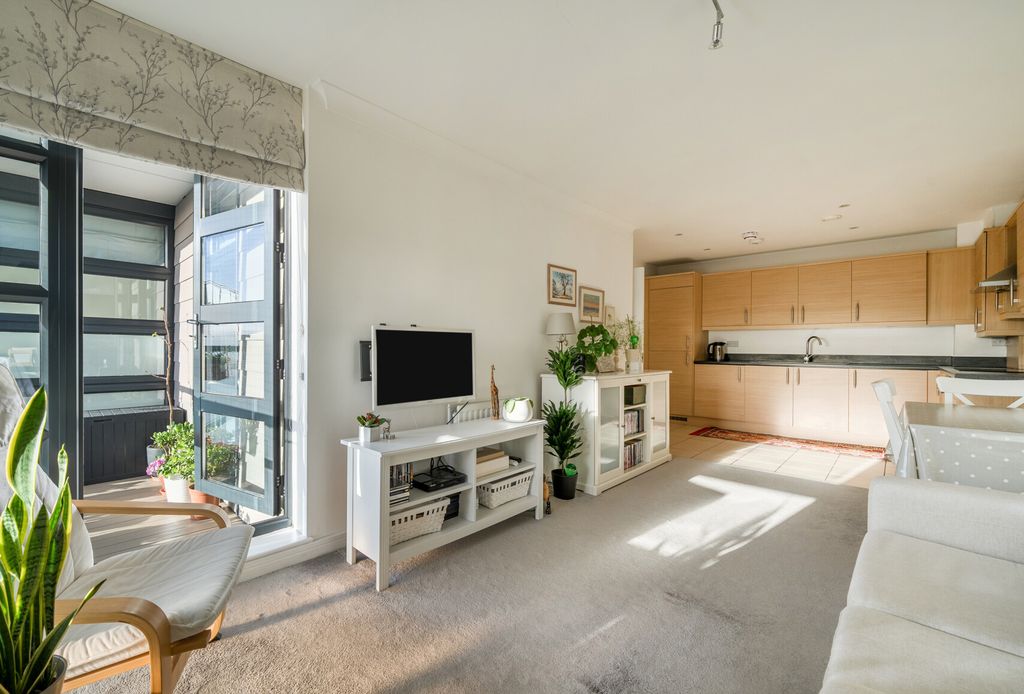 Property photo 1 of 12 1393052-19-69457d...