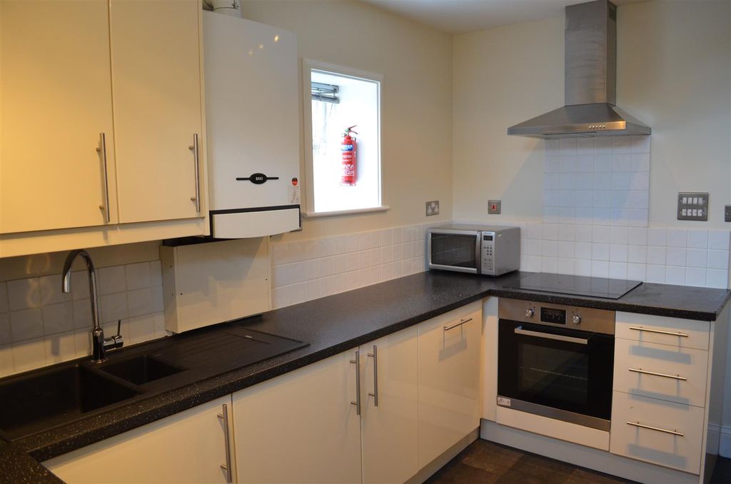 Property photo 1 of 4 Kitchen