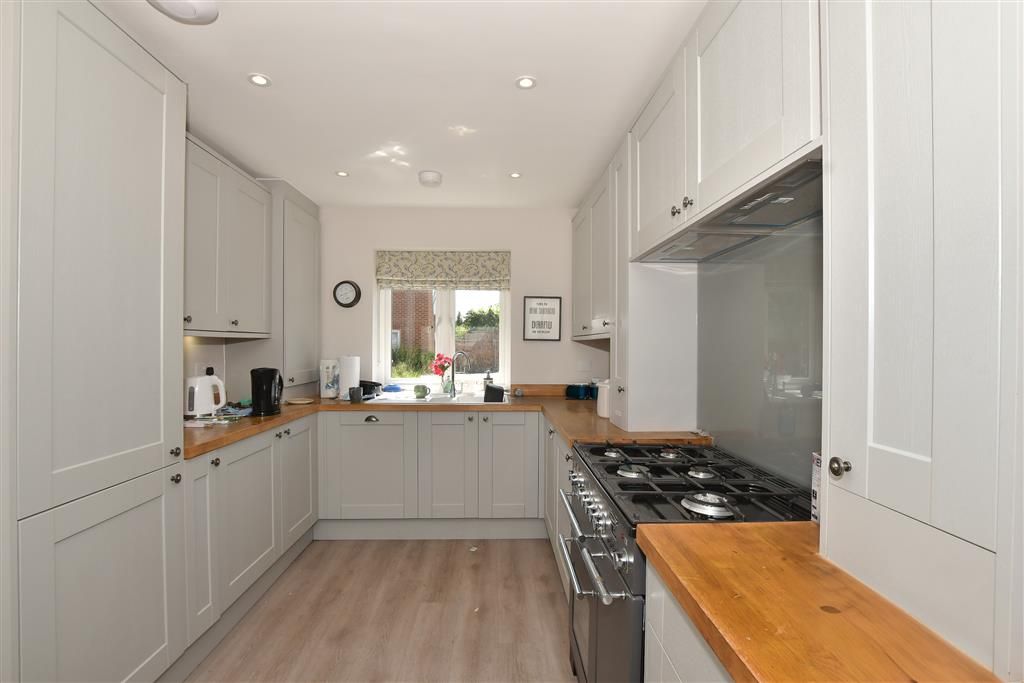Property photo 3 of 7 Kitchen