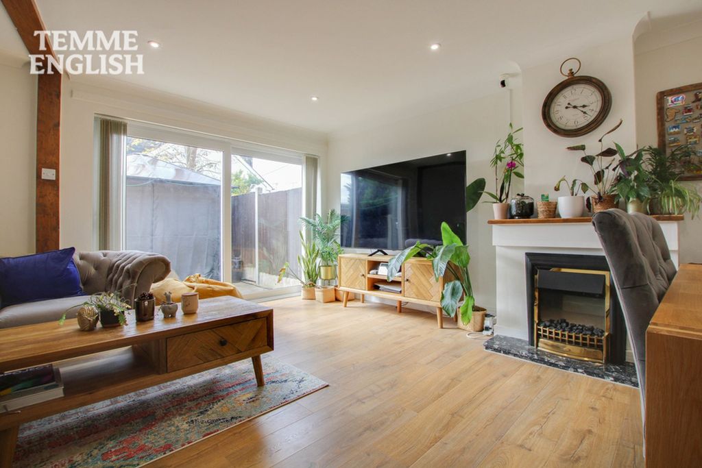 Property photo 3 of 20