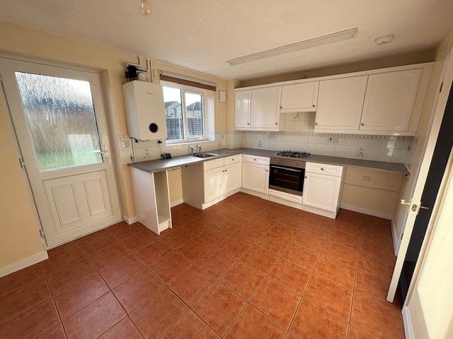 Property photo 3 of 8 Kitchen