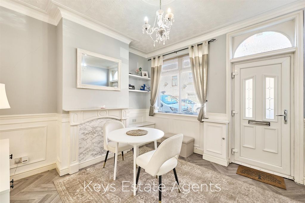 Property photo 3 of 19 Front Reception