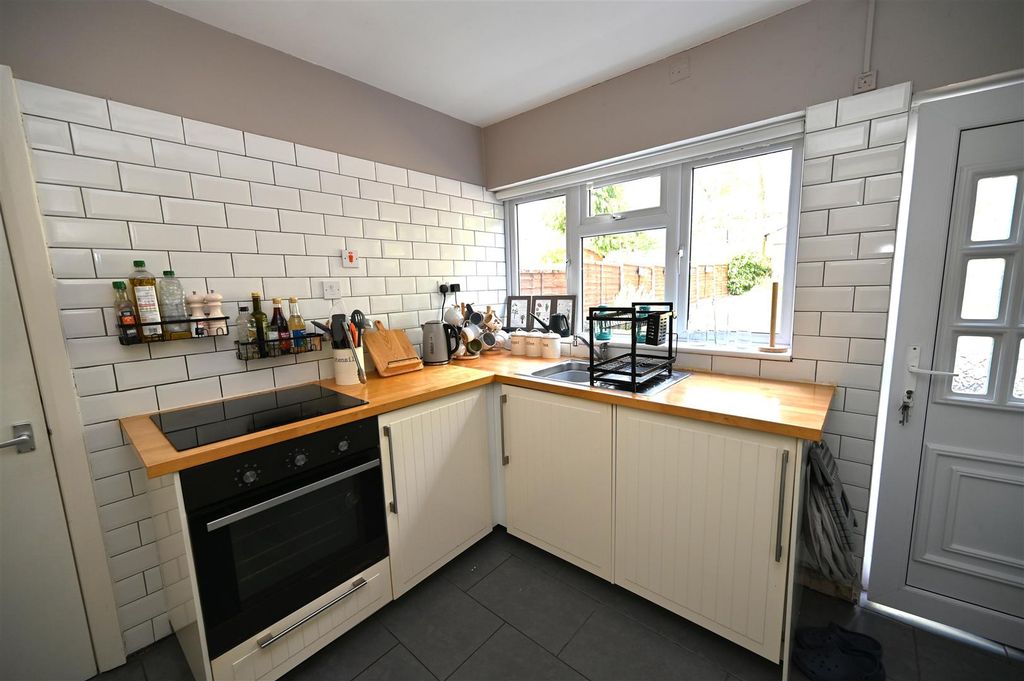 Property photo 3 of 21 Kitchen 2.Jpg