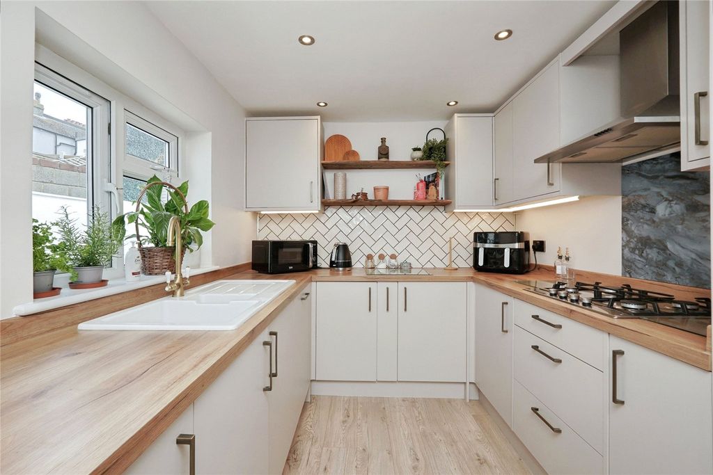 Property photo 2 of 22 Picture No. 04