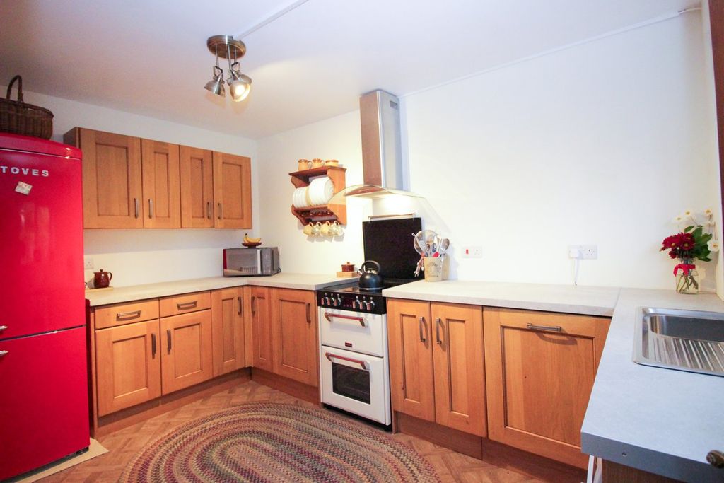 Property photo 3 of 12