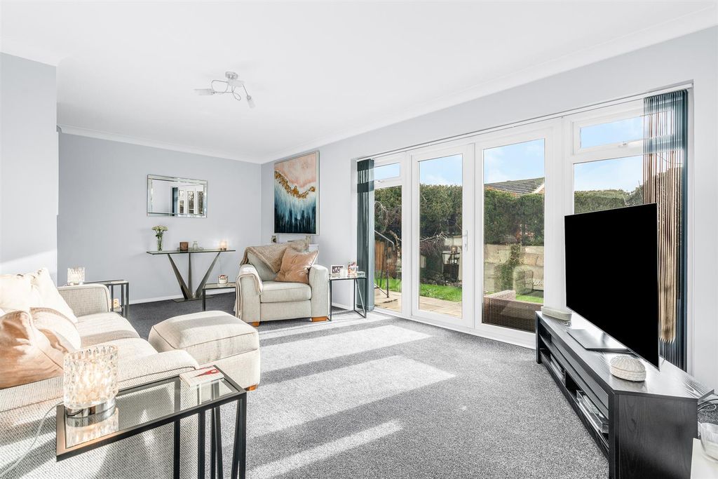 Property photo 3 of 27 Living Room