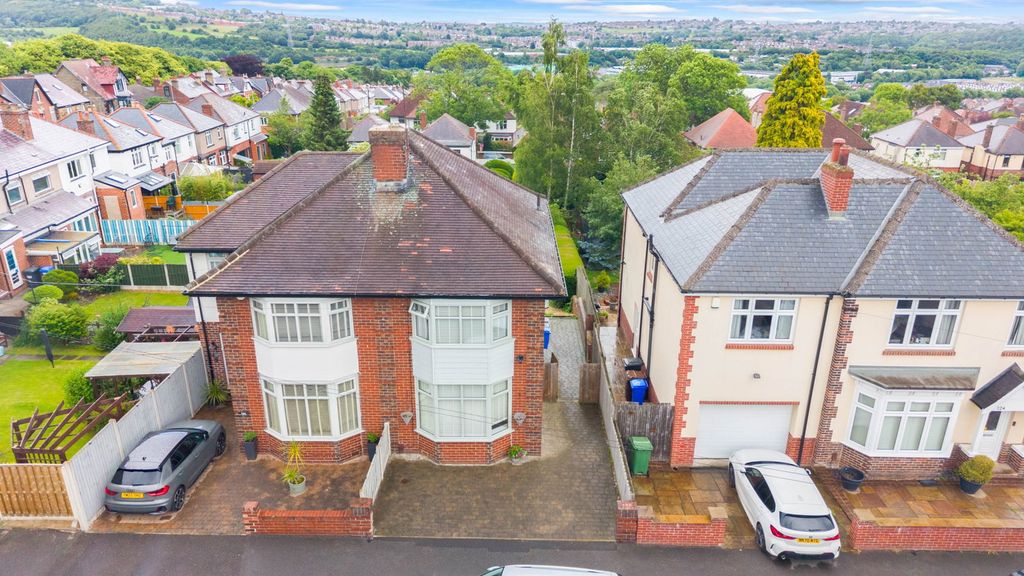 Property photo 2 of 23