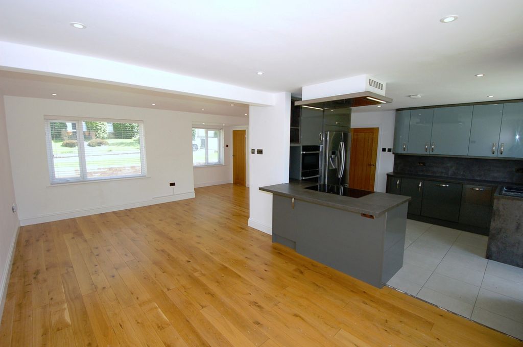 Property photo 2 of 25 Lounge