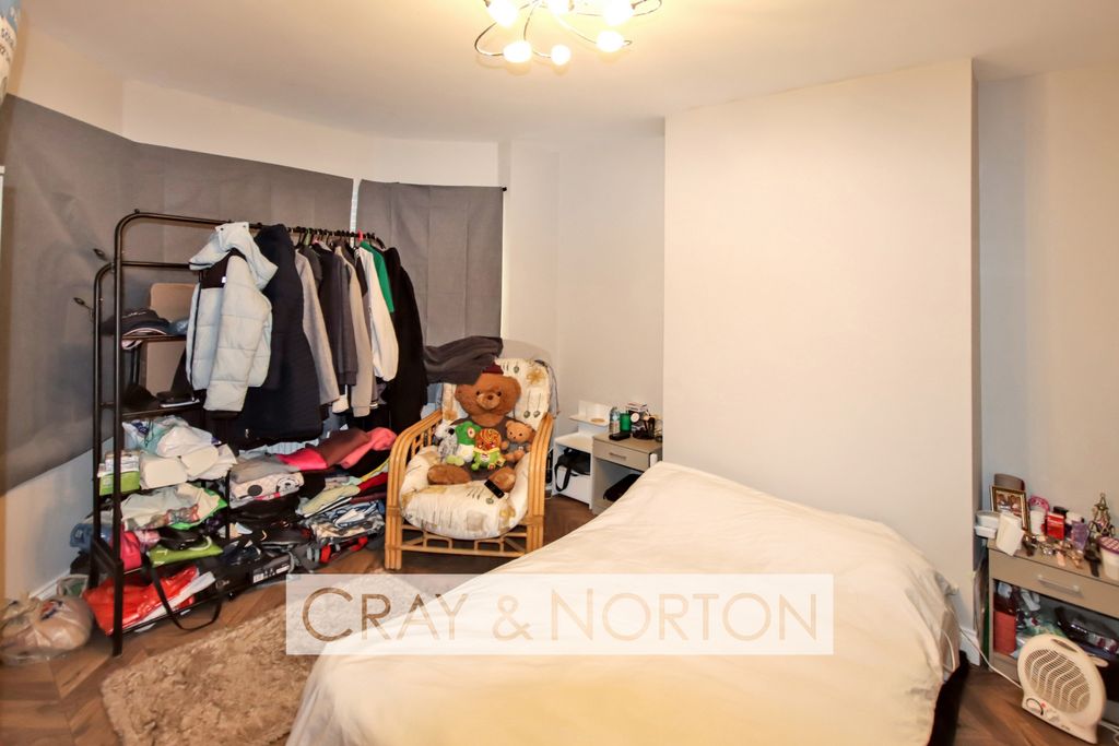 Property photo 3 of 9 Photo 1