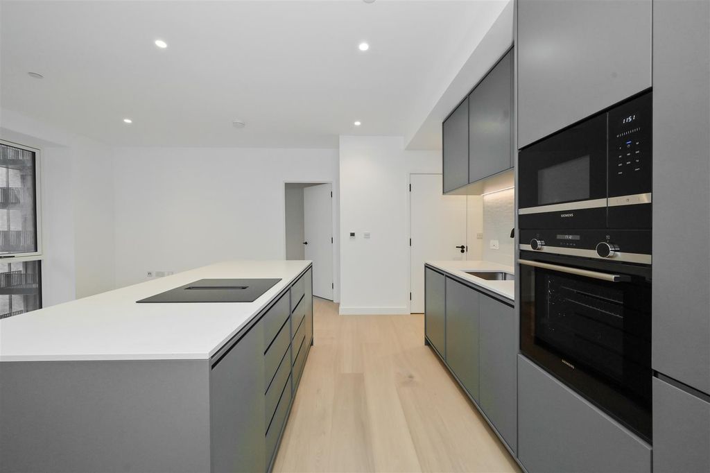 Property photo 2 of 18 60-Ashbee (13).Jpg