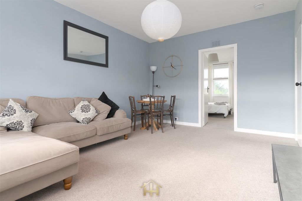 Property photo 3 of 14 15Bayview-0004.Jpg
