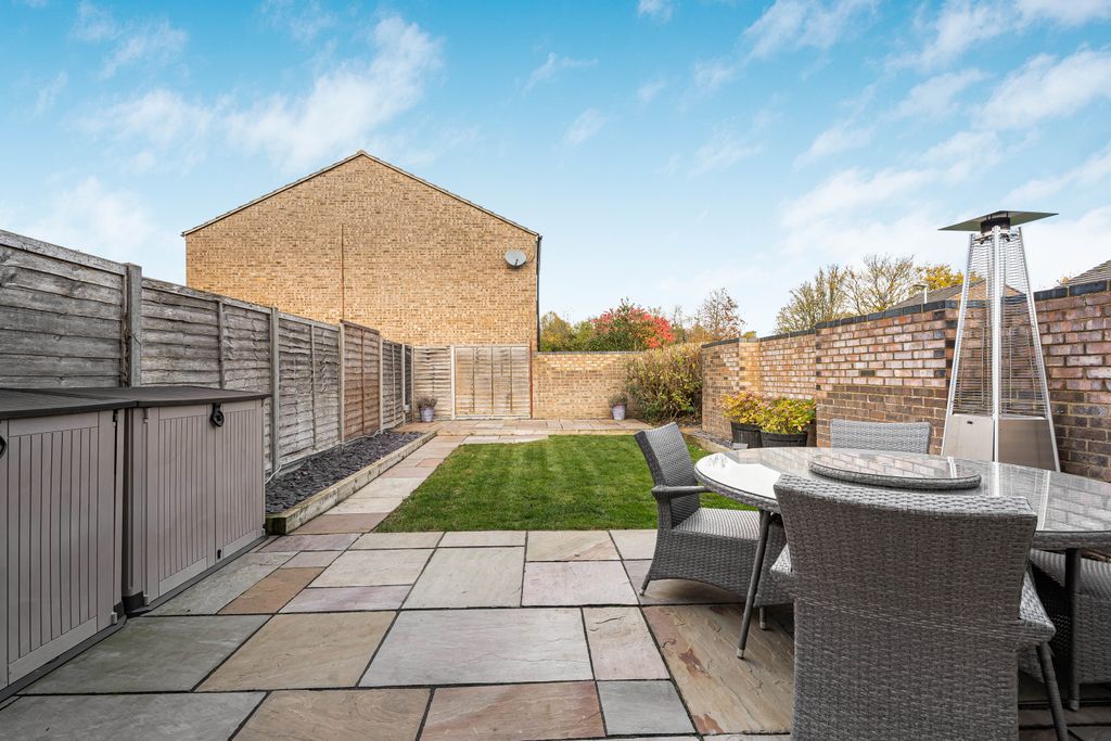 Property photo 3 of 12 Garden