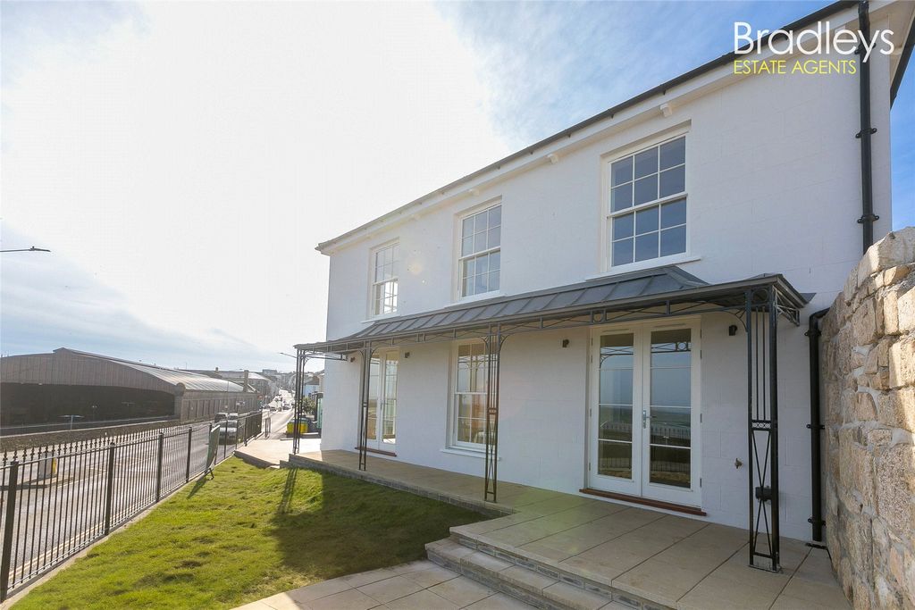 Additional image 15 of 2 bed flat for salePenrose Terrace, Penzance, Cornwall TR18