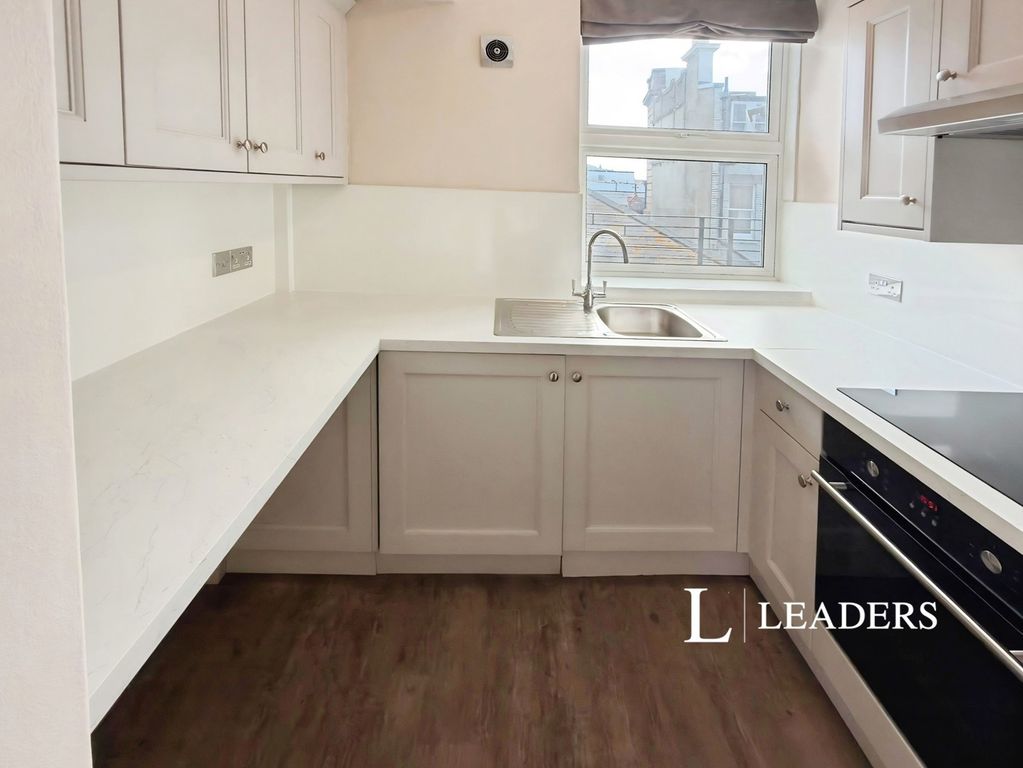 Property photo 3 of 12 Kitchen