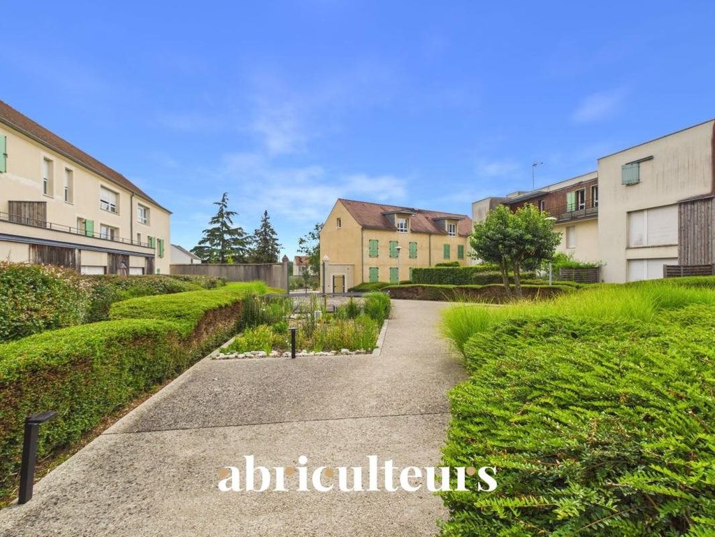 Property photo 1 of 13 Characterful 2-Room Apartment In An Old Grange Dîmière For Sale In Survilliers (95470)