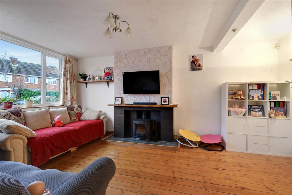 Property photo 2 of 18 Lounge