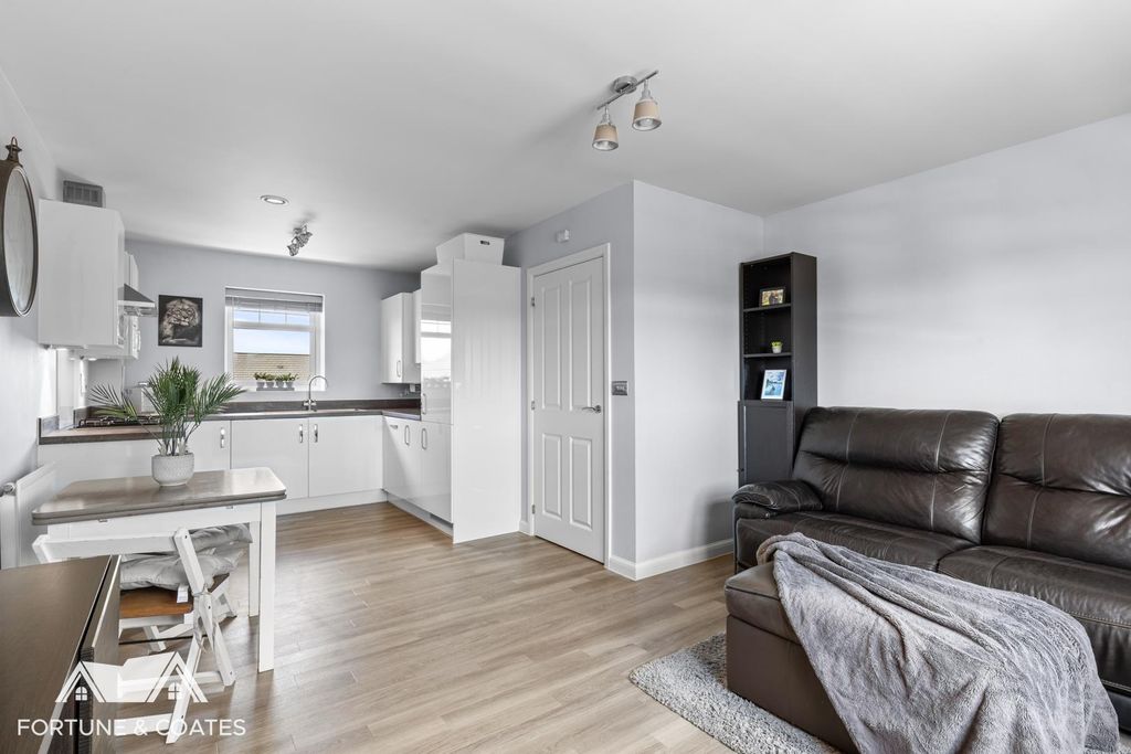 Property photo 2 of 16 Kingfisherway_6.Jpg