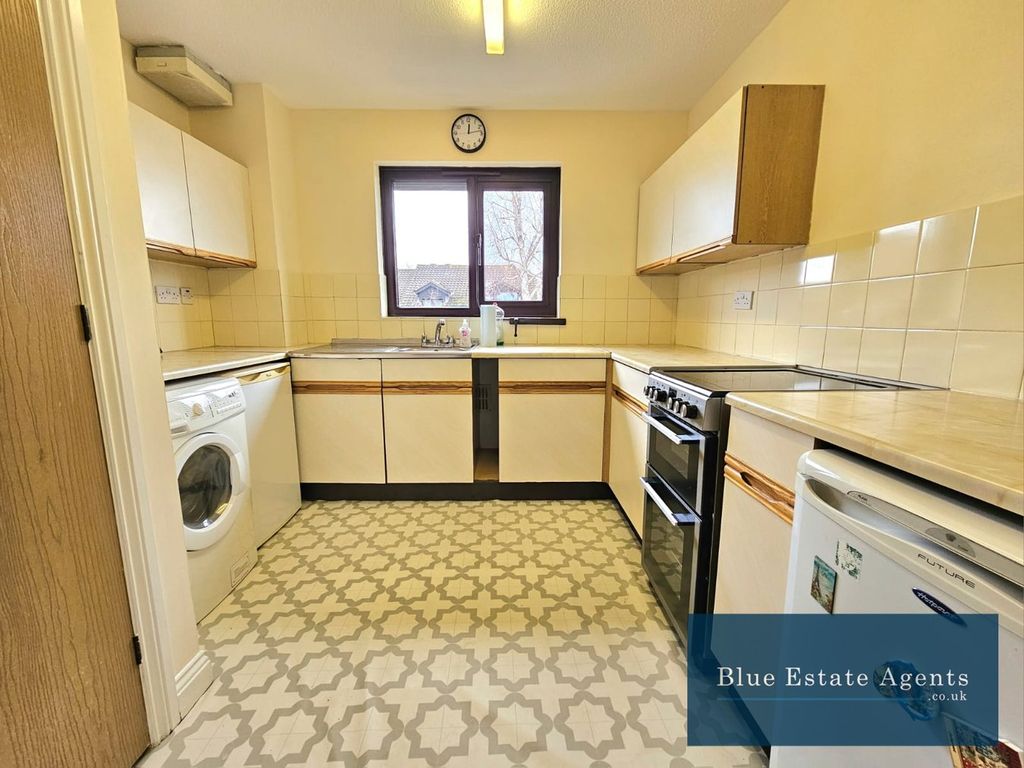 Property photo 3 of 14 Kitchen