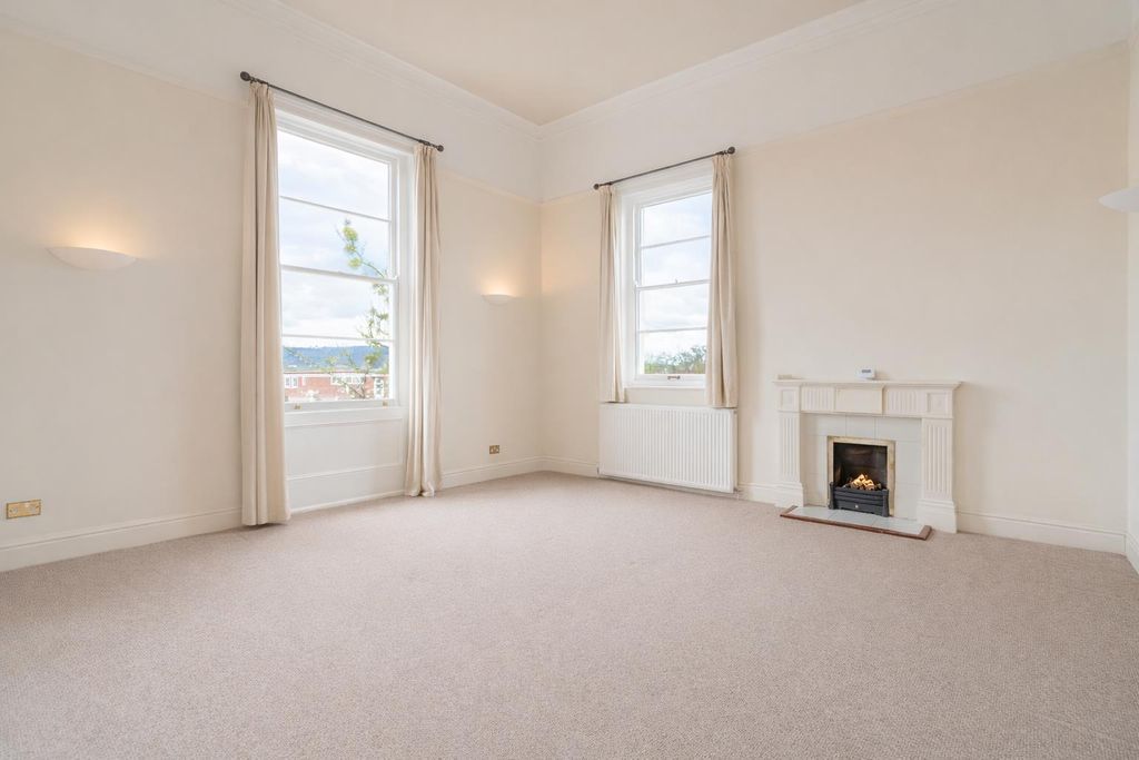 Property photo 3 of 11 Living Room