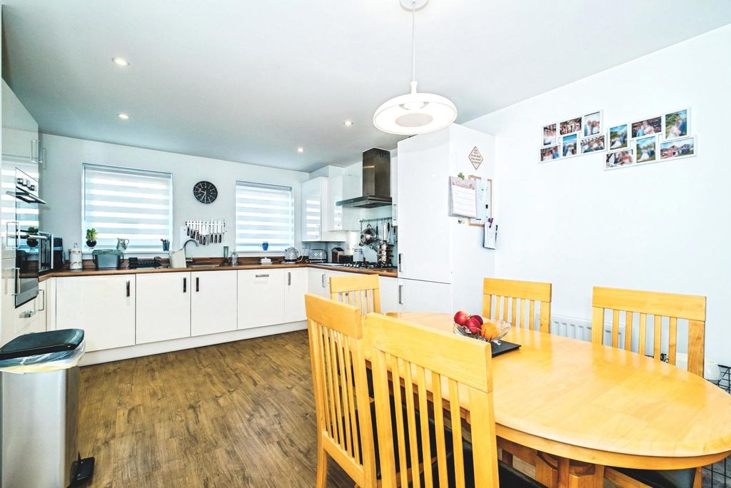 Property photo 2 of 22 Pbox-Img.Jpg