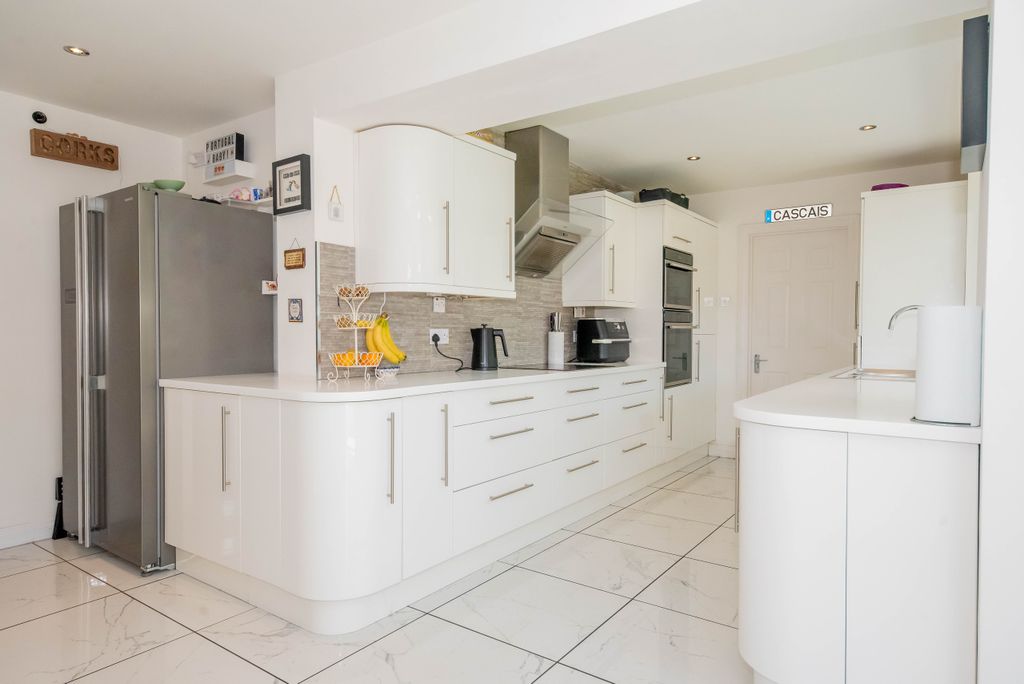 Property photo 3 of 27 Kitchen