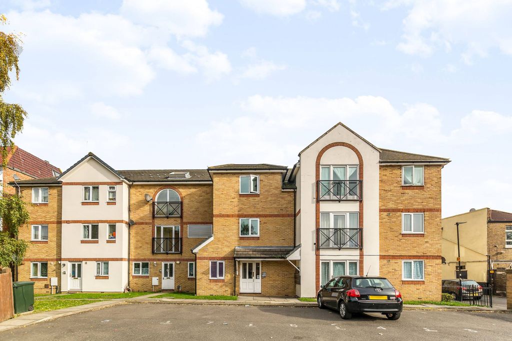 Property photo 1 of 5 Two Bedroom Purpose Built Flat
