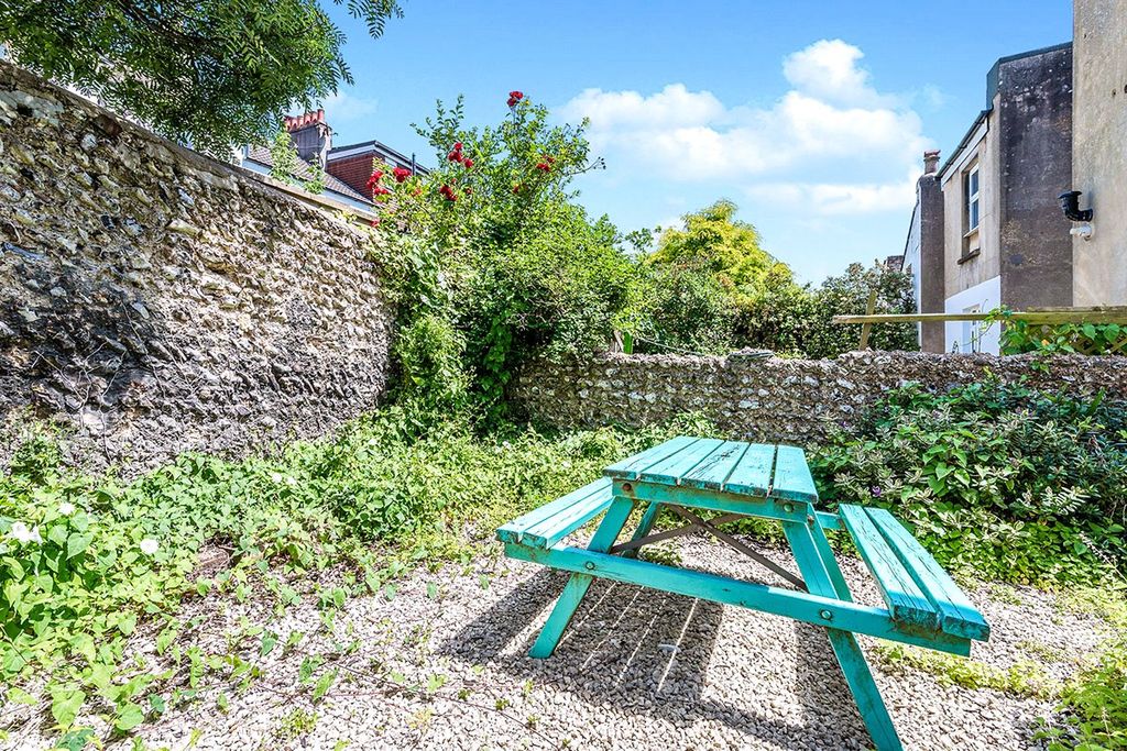 Property photo 2 of 10 Picture No. 06