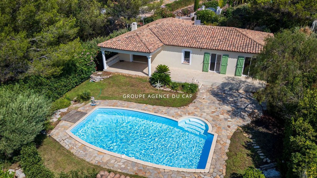 Property photo 1 of 18 Single-Storey Villa Of 6 Rooms With Garage And Pool.