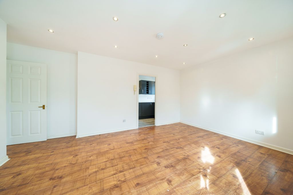 Property photo 3 of 18 Photo 3