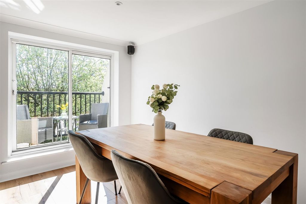 Additional image 8 of 2 bed maisonette for saleCrowhurst Mead, Godstone RH9