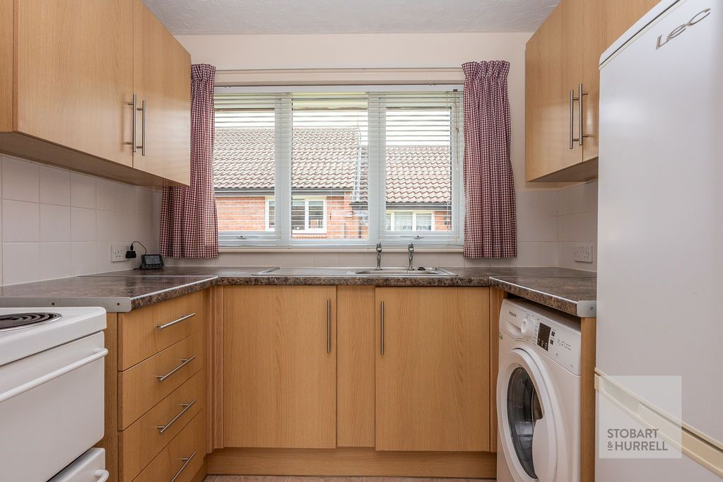 Property photo 3 of 7 Kitchen