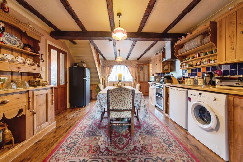 Property photo 2 of 28 Kitchen