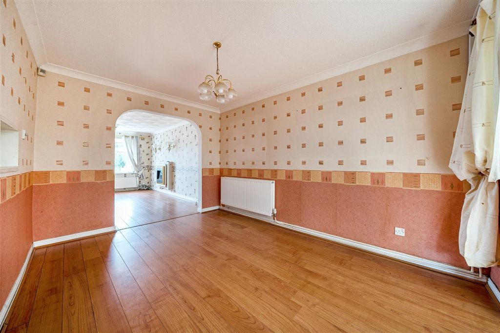 Property photo 3 of 27