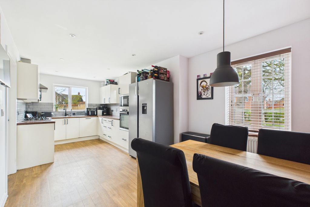 Property photo 2 of 16 Kitchen Diner