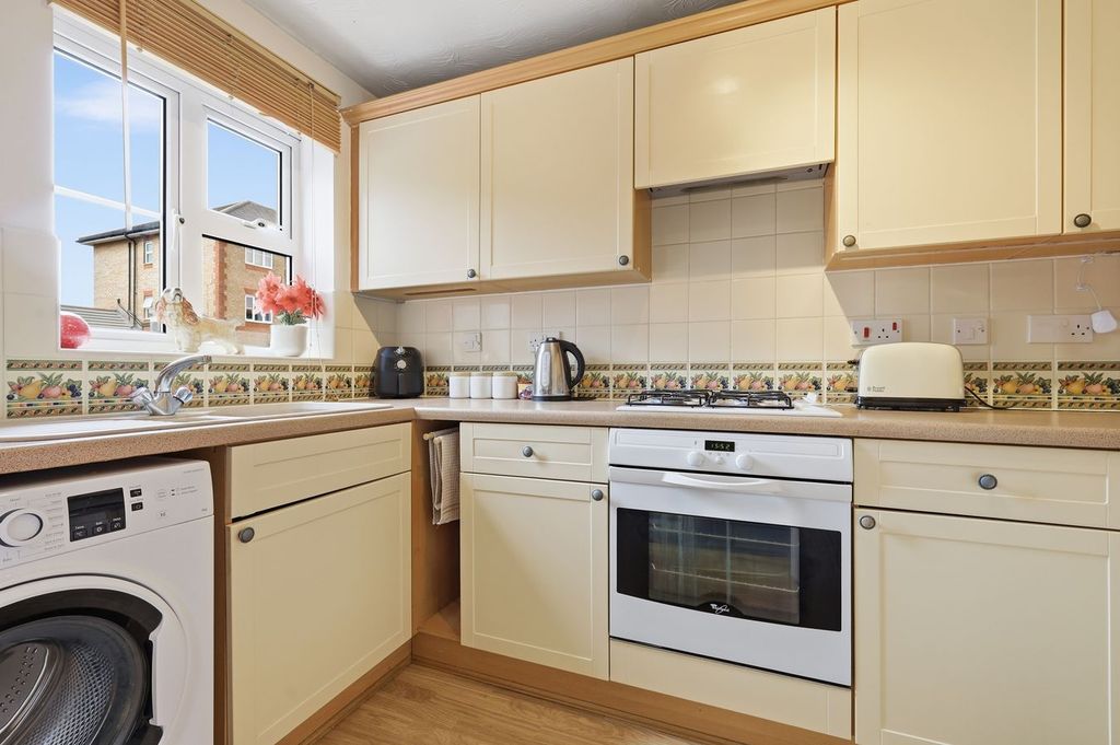 Property photo 3 of 21 Kitchen