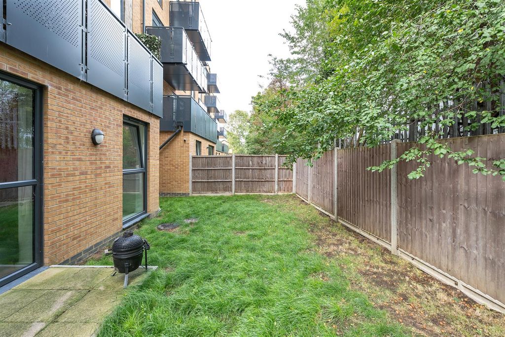 Additional image 6 of 3 bed flat for saleLena Kennedy Close, Highams Park E4