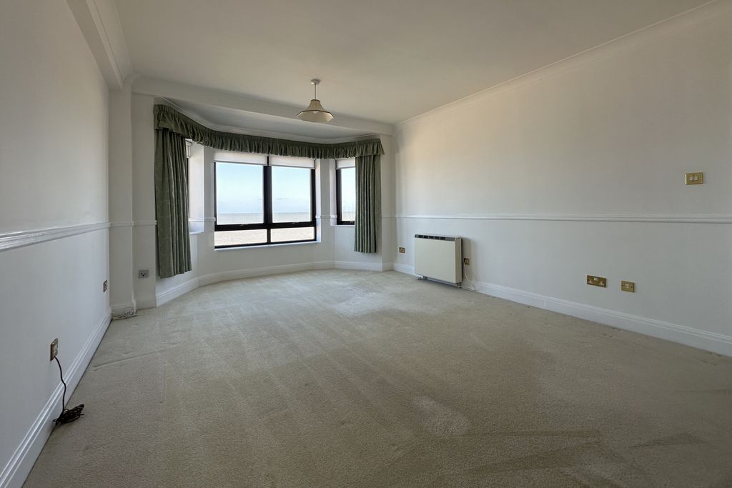 Property photo 3 of 12 Photo 8