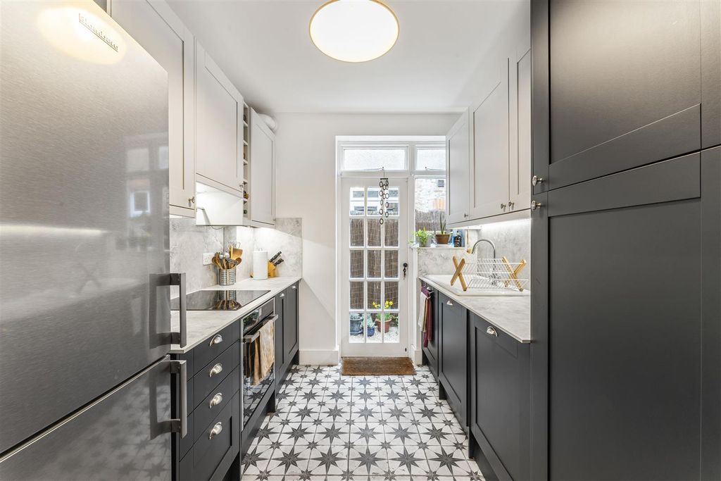 Property photo 3 of 21 3