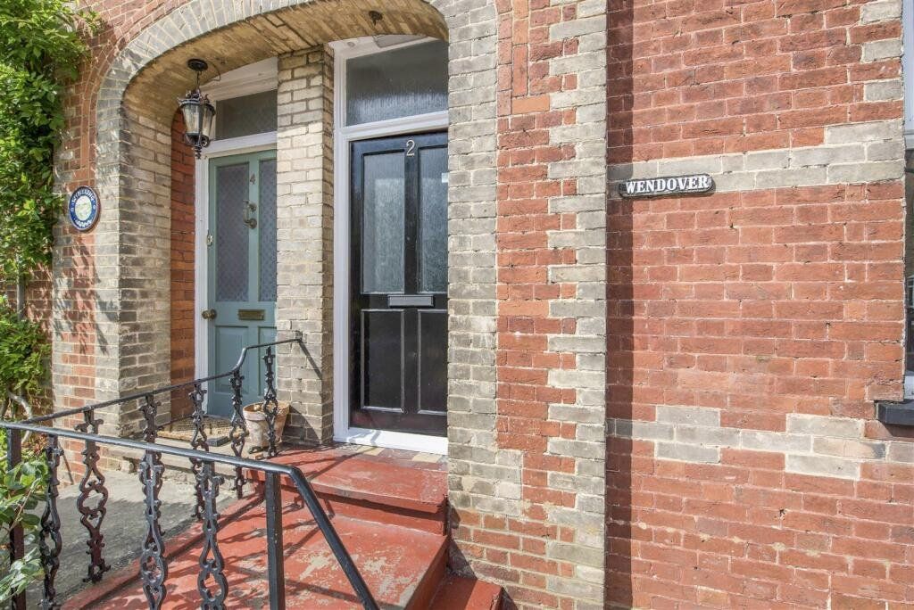 Property photo 2 of 10