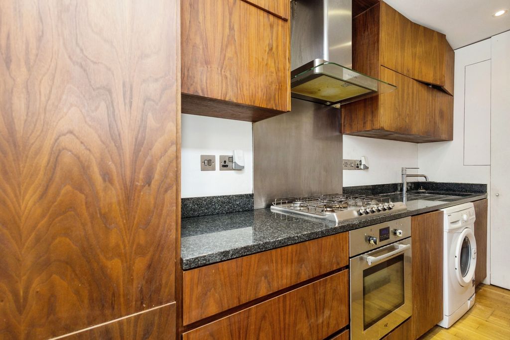 Property photo 3 of 18 Photography