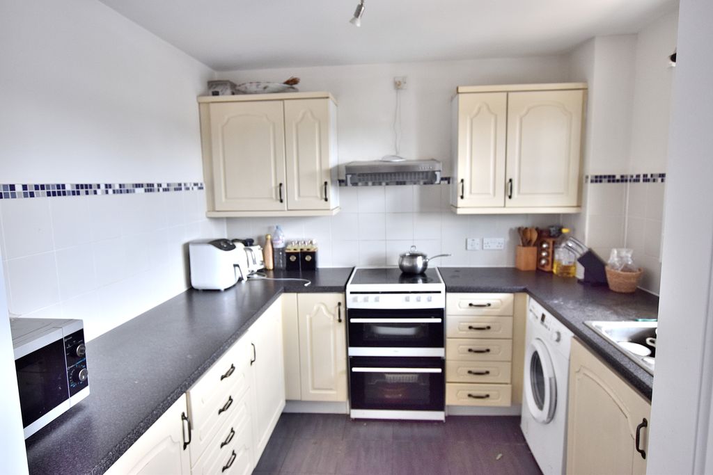 Property photo 1 of 8 Kitchen 