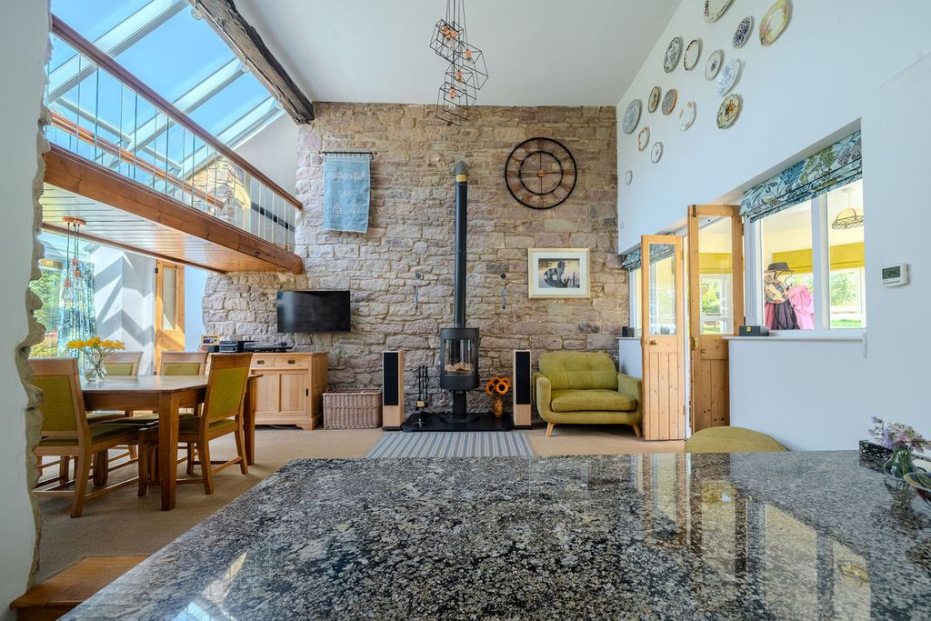 Property photo 3 of 48