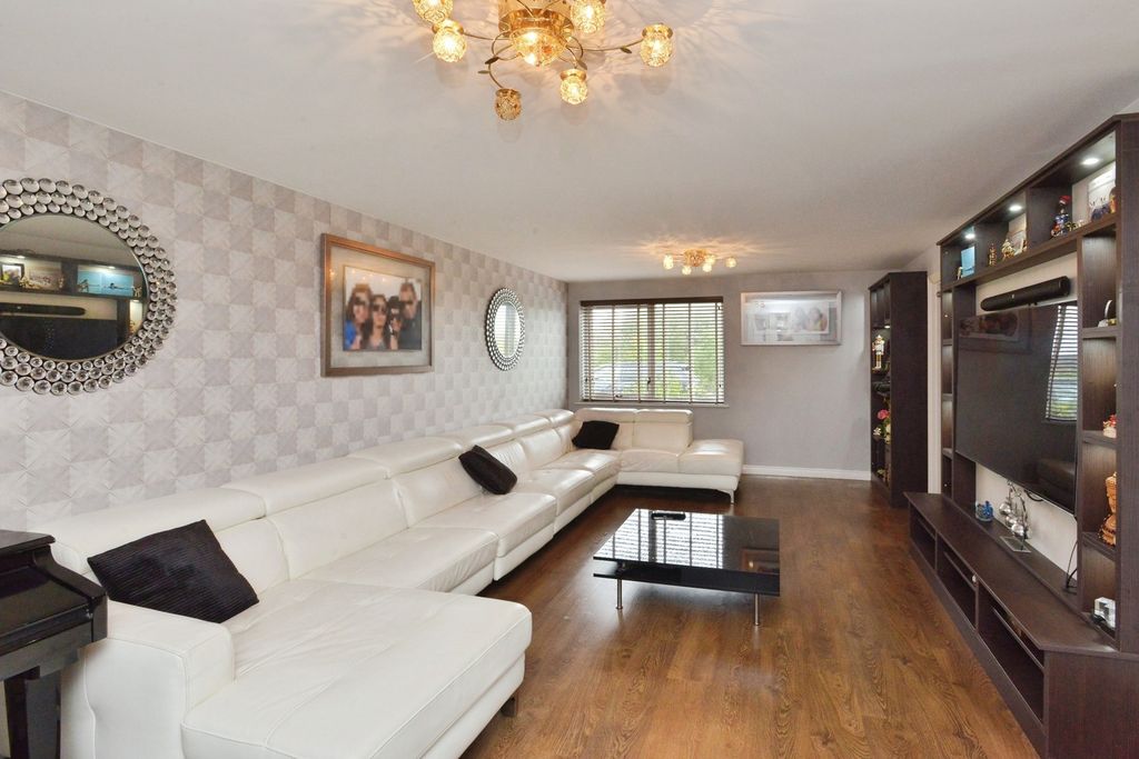 Property photo 2 of 19 Photo